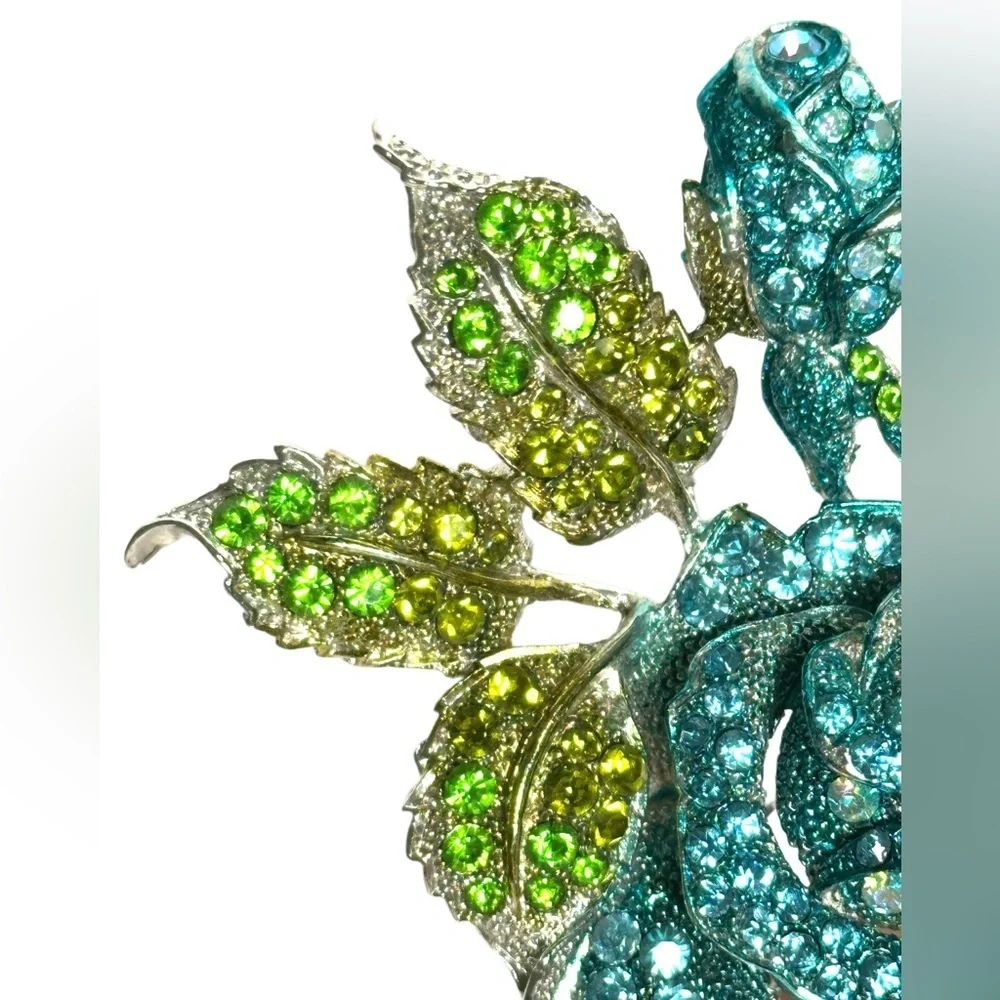 CRYSTAL BROACH Movable Elegant Green and Blue Floral ROSES Brooch gorgeous 9” 3”